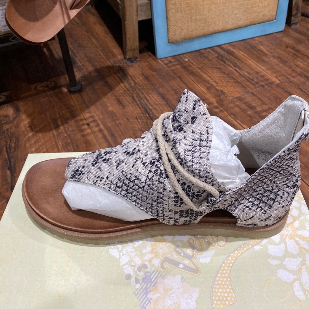 Sparta cream sandal